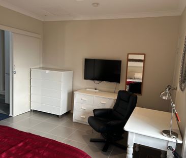 Broadbeach Waters - Photo 4