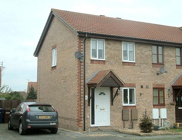 2 bedroom end of terrace house to rent - Photo 1