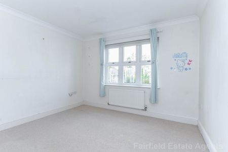 Watford Heath, Oxhey, WD19 - Photo 3