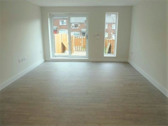 Town house to rent on - Photo 1