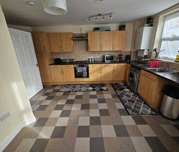 3 bedroom semi-detached house to rent - Photo 3