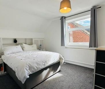 3 bedroom semi-detached house to rent - Photo 6