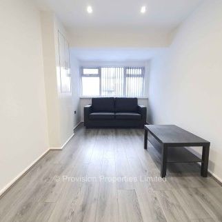 4 Bedroom Houses for Rent - Photo 1