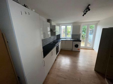 Scotland Green Road Room 3 - Photo 4