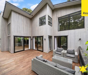 Spacious 4-Bedroom Family Home with Double Garage - Photo 4