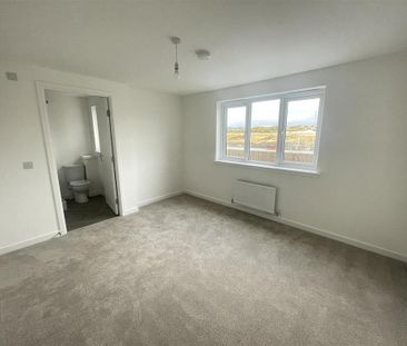 3 bedroom semi-detached house to rent - Photo 3