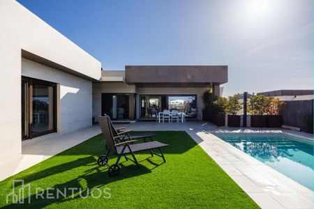 4 bedroom luxury Villa for rent in Majadahonda, Autonomous Region of Madrid - Photo 4