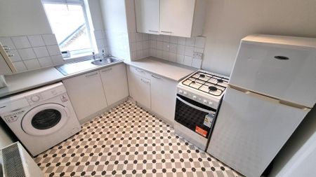 2 bedroom flat to rent - Photo 3