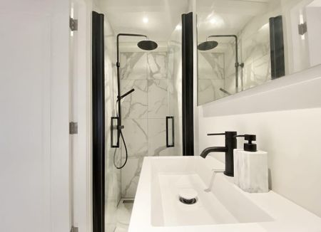 Appartement te huur: Nieuwezijds Voorburgwal 157-1 1012 RK Amsterdam - Photo 2