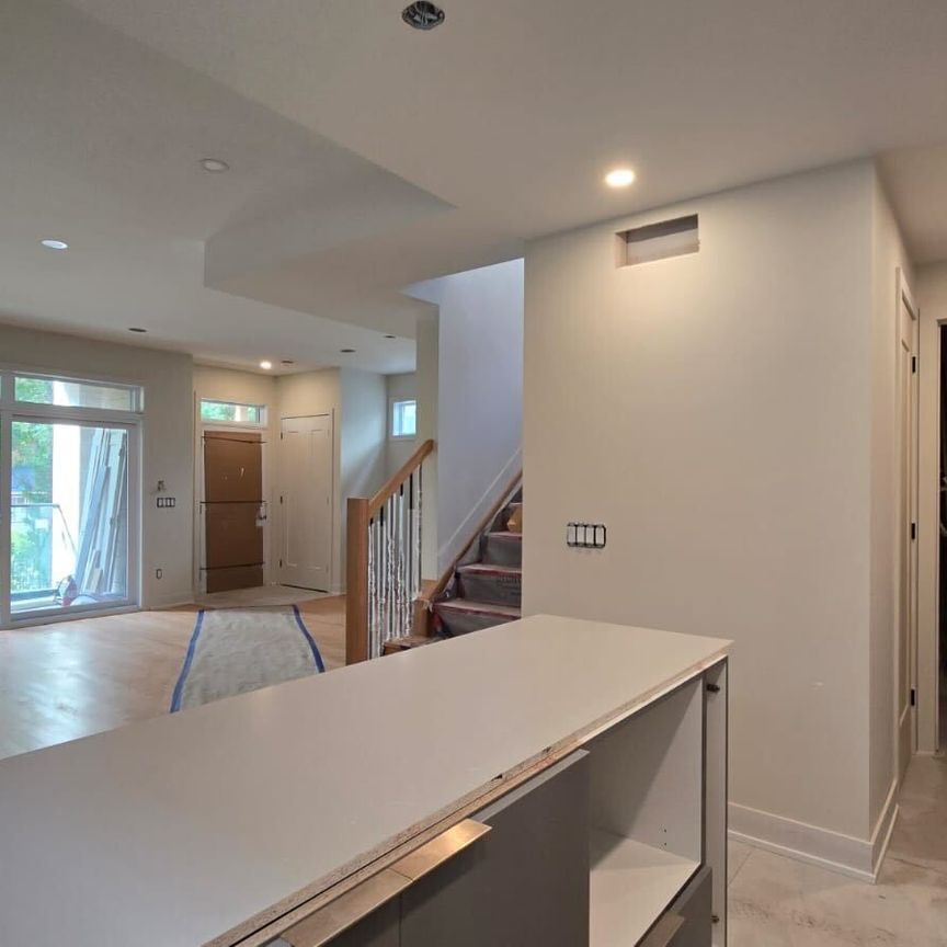 For Lease - 514 Roosevelt Avenue Unit# #B, Carlingwood - Westboro and Area, Ontario - Photo 1