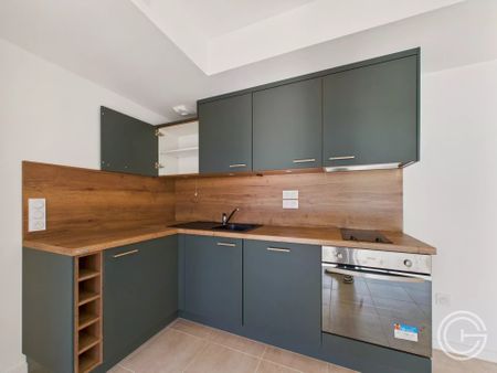 Location Appartement 2 pièces 45m² NICE 06200 - Photo 4