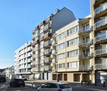 Gemeubeld: ruim 3slpk-appartement met zijdelings zeezicht te Knokke - Photo 1