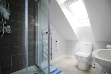 3 bedroom semi-detached house to rent - Photo 2