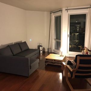 Superbe condo dans Villeray, dans un quartier paisible proche de toutes commodités, avec piscine intérieure, sauna, gym, ascensseurs et stationnement - Photo 2