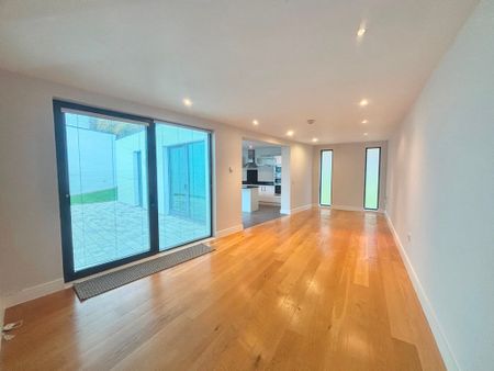 Castle View, Clyne Castle, Blackpill, Swansea - Photo 2