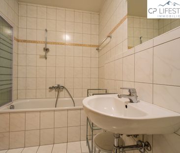 Gut geschnittene 3-Zimmer-Wohnung mit überdachter Terrasse und Tief... - Foto 6
