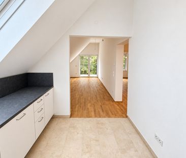 Hochwertiger Dachgeschoss-Erstbezug mit Balkon - Foto 1