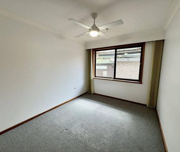Spacious Three Bedroom Home with Golf Course Views - Photo 3
