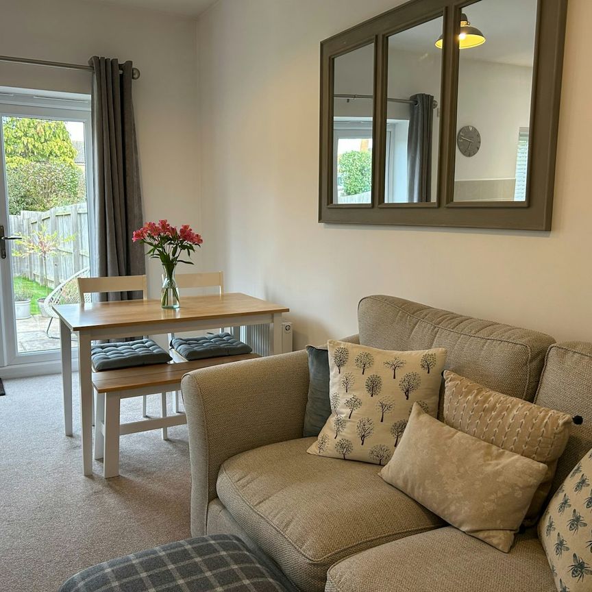 Bungalow to rent on - Photo 1