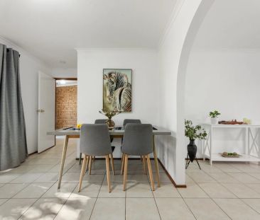 Fantastic 3 bedroom townhouse -6 month lease only - Photo 5