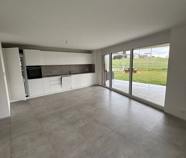 Very nice 2.5 room apartment with terrace, close to shops - Photo 1