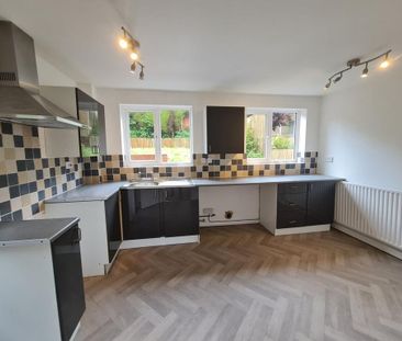 2 bedroom semi-detached house to rent - Photo 6