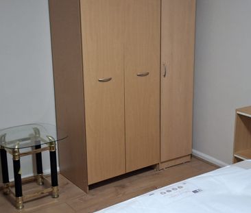 Room in a Shared Flat, Pine Rd, NW2 - Photo 4