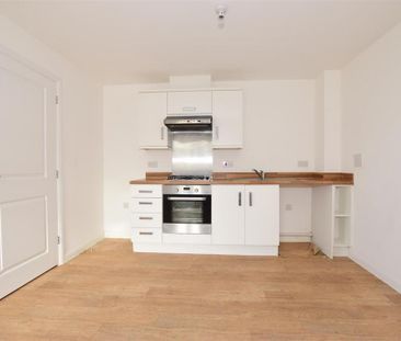 2 bedroom semi-detached house to rent - Photo 5