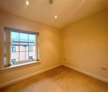 A centrally located one bedroom apartment in Newbury town centre. - Photo 2