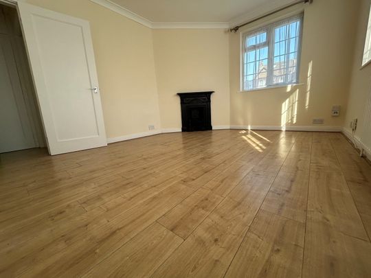 2 Bed Flat, Arnos Grove Court, N11 - Photo 1
