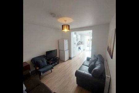 5 Bed Terraced House, Seventh Avenue, BS7 - Photo 3