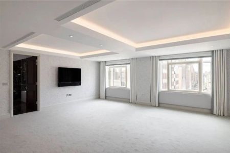 4 bedroom flat in Mayfair - Photo 5