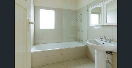 Art Deco Charm in the Heart of Elwood - Photo 4