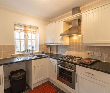 3 bedroom end of terrace house to rent - Photo 2