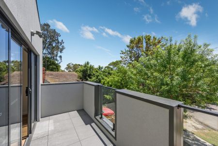 Modern Comfort in a Quiet Court Setting - Photo 5