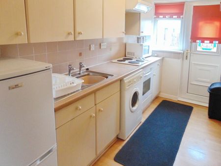 1 bedroom ground floor flat to rent - Photo 4