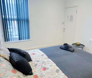 Room in a Shared House, Newcombe Street, L6 - Photo 4