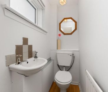 3 bedroom end of terrace house to rent - Photo 5