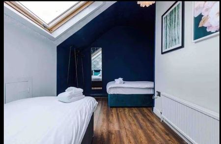 5 Bed Terraced House, Nadine Street, M6 - Photo 2