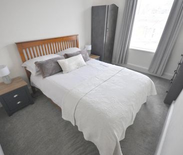 2 bedroom Flat To Let - Photo 4