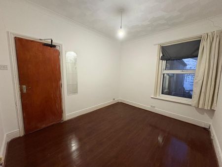 6 bedroom semi-detached house to rent - Photo 5