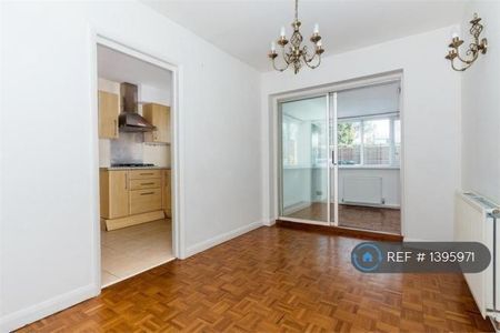 4 bedroom semi-detached house to rent - Photo 4