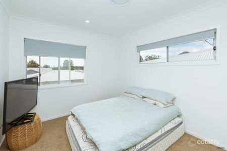 Stylish Modern Four Bedroom Terrace Home in Prestigious Artisan Parklands - Photo 4