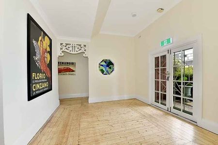 Room 8 (Ensuite) - Photo 2