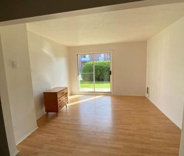 GRAND ET LUMINEUX 4.5 DISPONIBLE 1er FÉVRIER 2025 - Photo 2