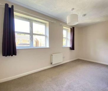 Rosebanks, Nr Town Centre, RG21 - Photo 2