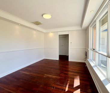 Spacious 3-Bedroom Home in Prime Kelmscott Location! - Photo 2