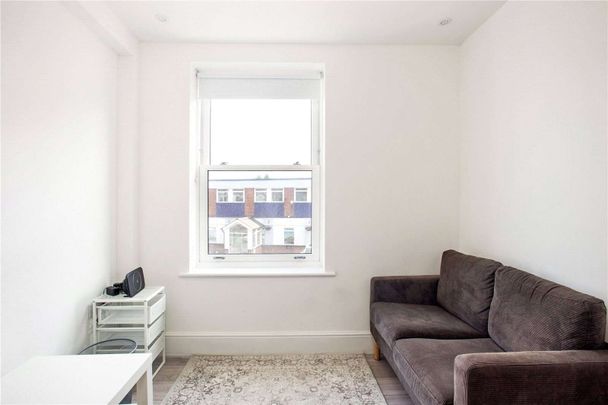 A modern two bedroom apartment. - Photo 1