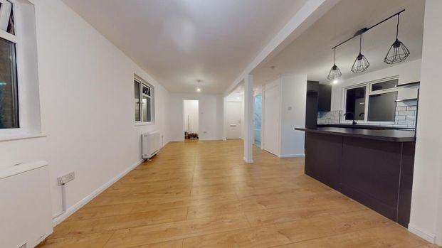 2 bedroom flat to rent - Photo 1