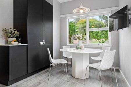 Allambie Heights, 31 Canea Crescent - Photo 2